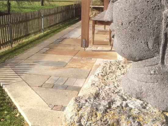 Alte Gredplatten Terrasse