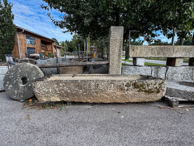 Alter Granitbrunnen rechteckig