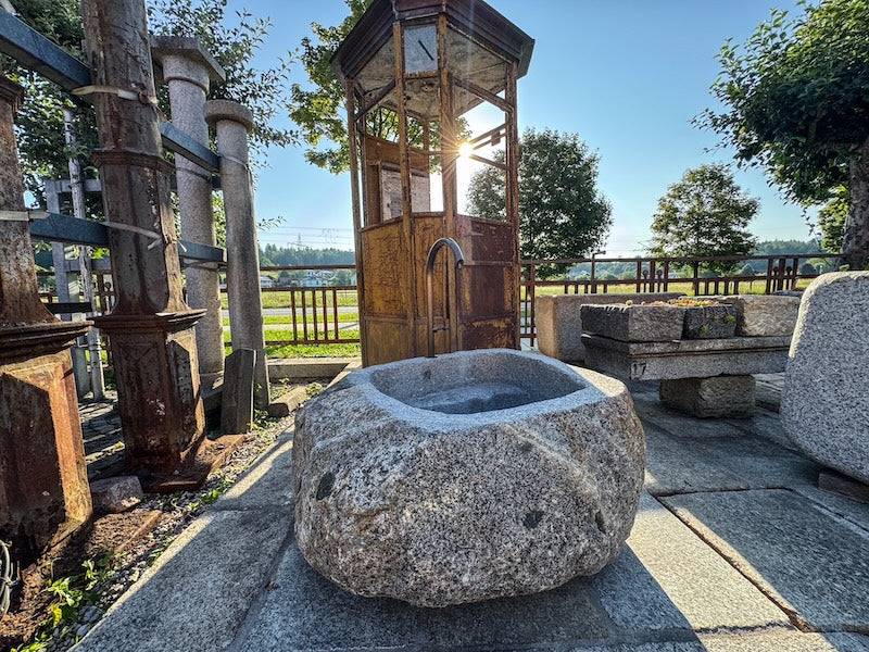 Findlingsbrunnen Schweiz
