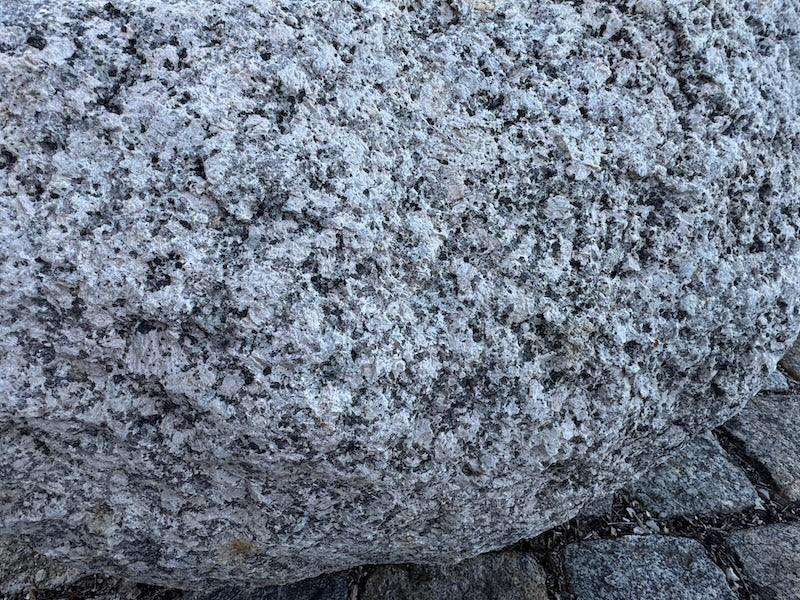 Gartenbrunnen aus Naturstein