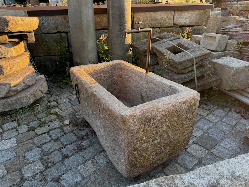 Grander Brunnen rechteckig mit Wasserhahn
