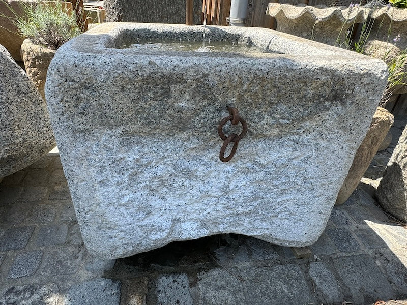 Granitbrunnen Oberfläche