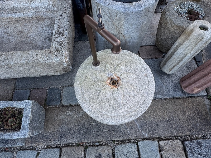 Wasserstelle aus Granit