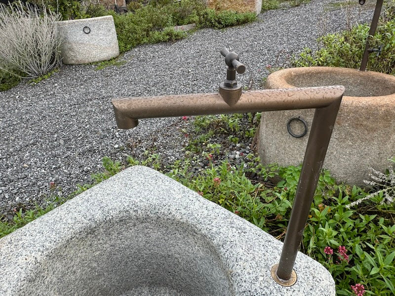 Dorfbrunnen Wasserauslauf