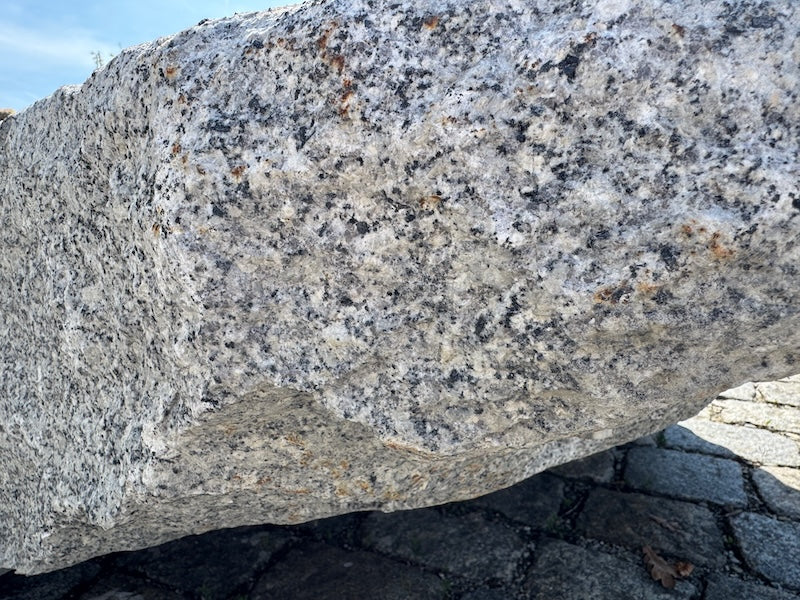 Granitbrunnen Rosenheim Oberfläche