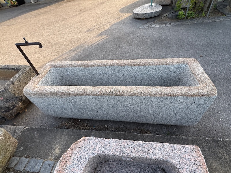 Granitbrunnen groß rechteckig Brunnenbecken