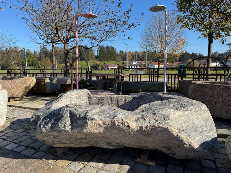 Findlingsbrunnen XL grau