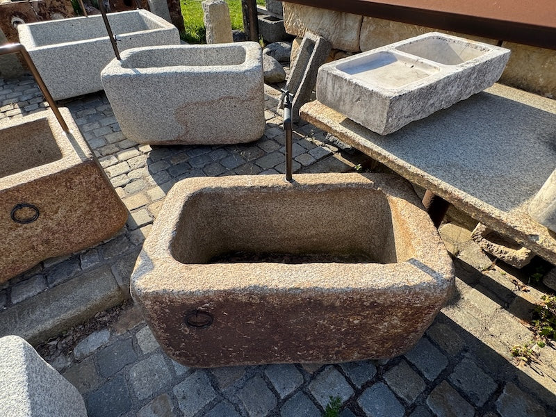 Grander Brunnen rechteckig Vorderansicht