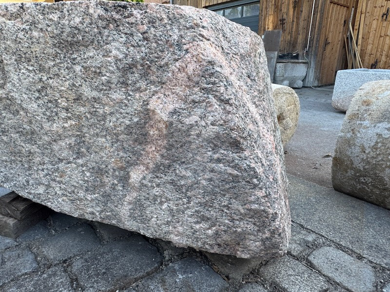 Granitbrunnen Bayern Naturoberfläche