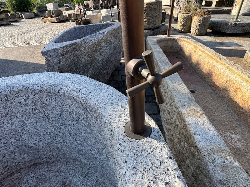 Granitbrunnen rund