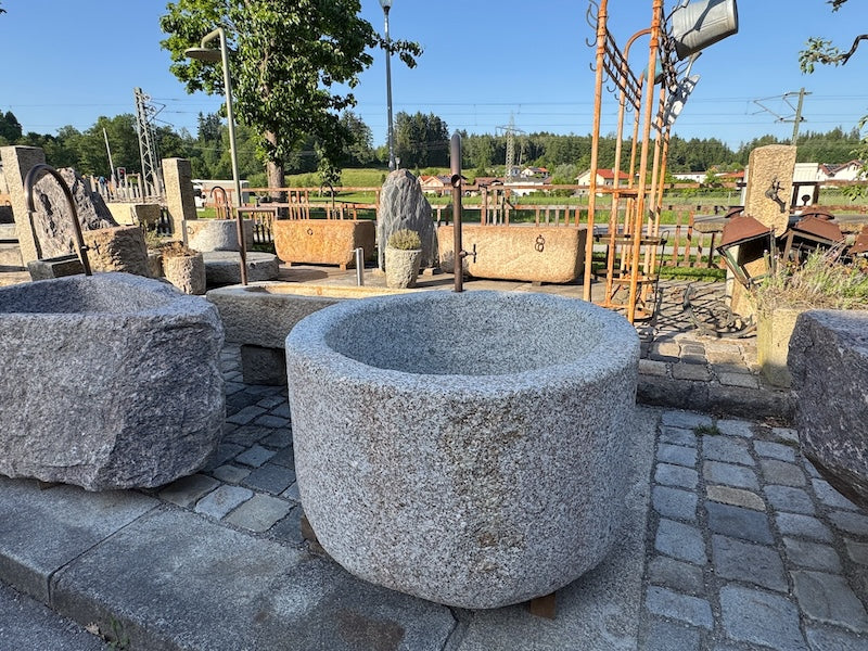 Granitbrunnen rund