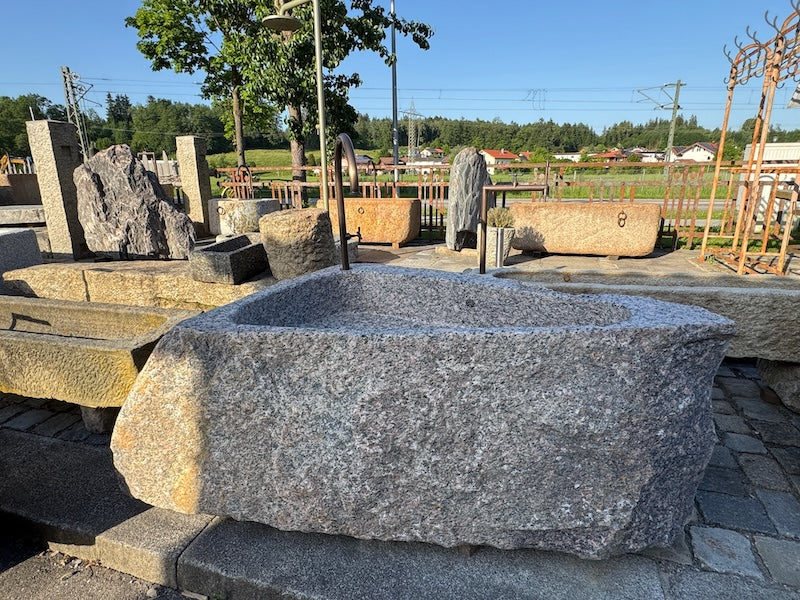 Gartenbrunnen mit Wasserhahn