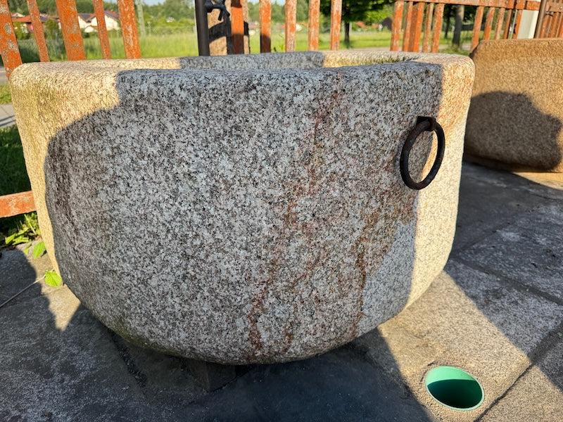 Granitbrunnen Garten