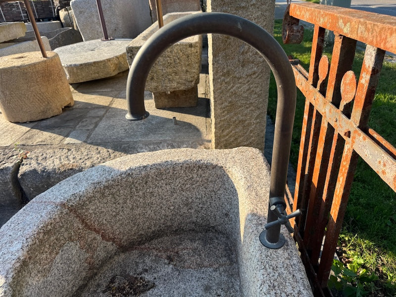 Granitbrunnen Garten