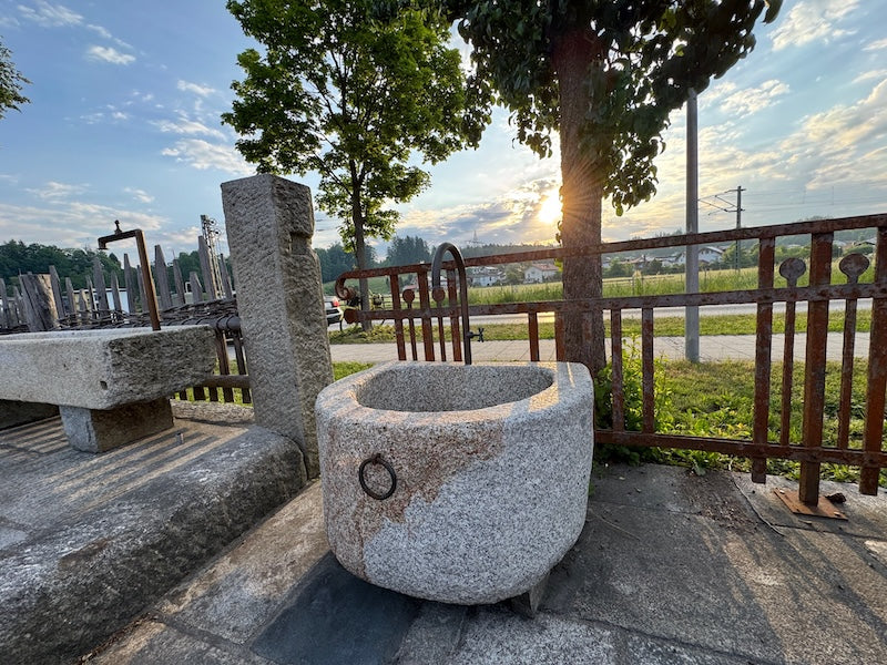 Granitbrunnen Garten mit Hahn