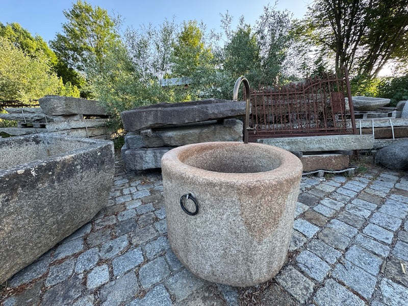 Gartenbrunnen aus Granit