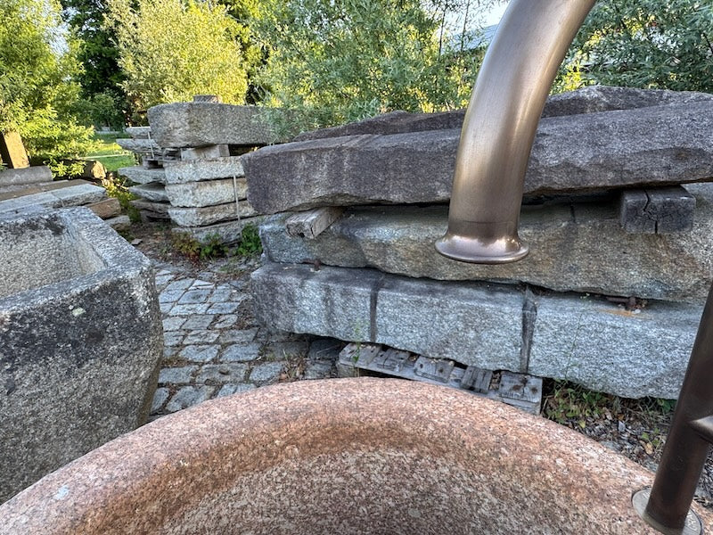 Brunnen Granit rund