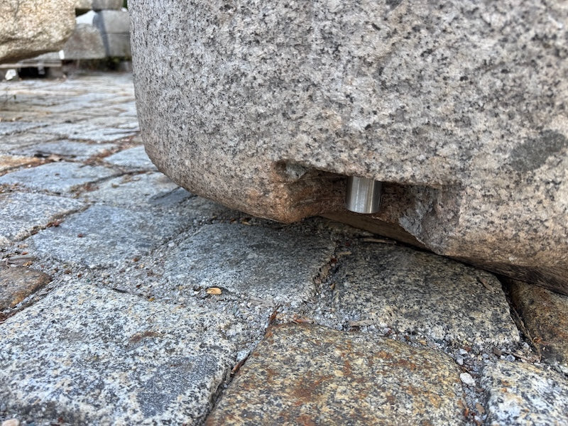 runder Granitbrunnen