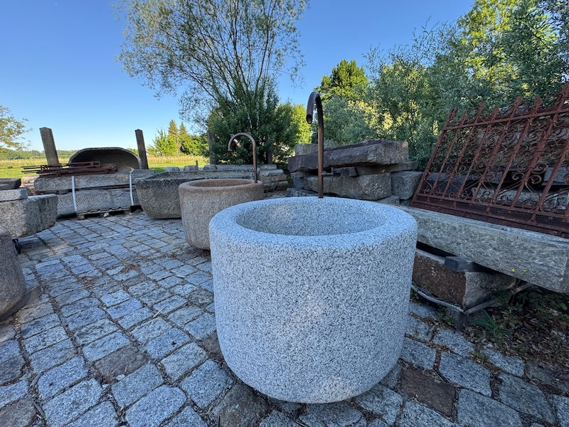 Granitbrunnen Südtirol kauen