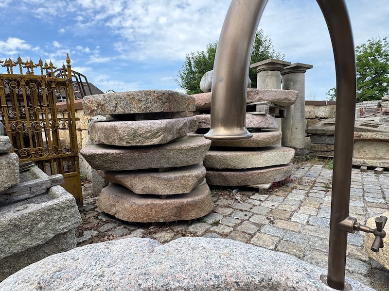 Findlingsbrunnen mit Messingwassereinlauf 1 Zoll