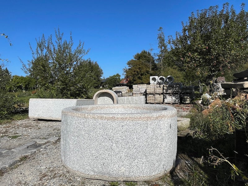 Brunnen Garten Seitenansicht