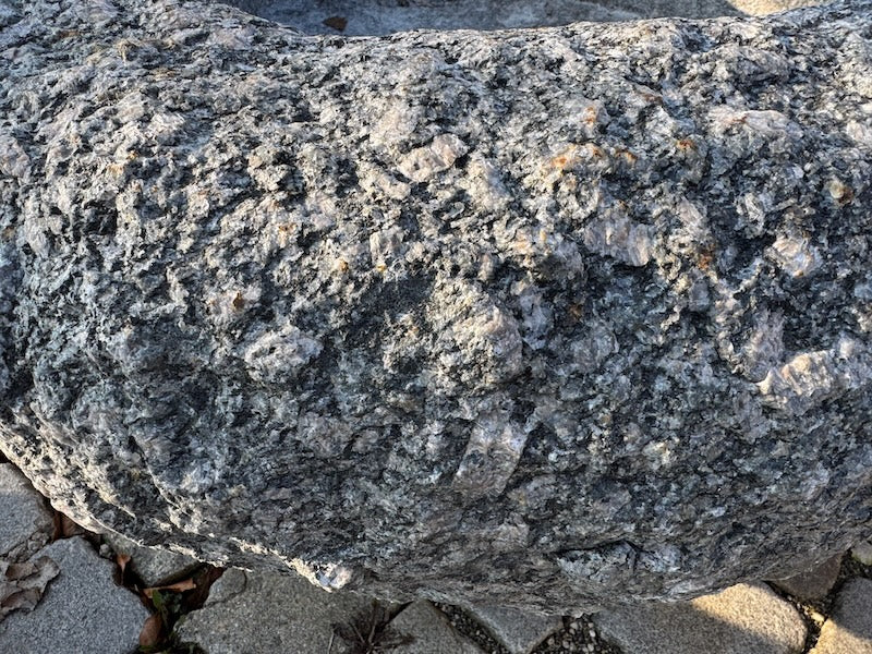 Gartenbrunnen aus Naturstein