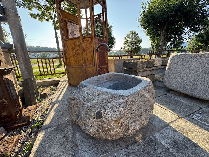 Findlingsbrunnen Schweiz