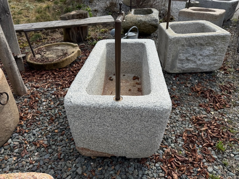 Granitbrunnen Kitzbühel mit Einschlüssen