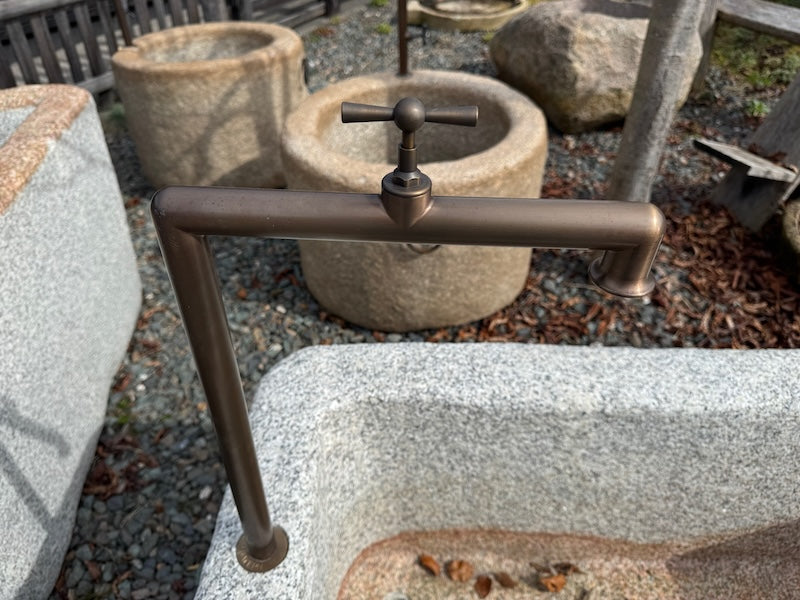 Granitbrunnen Kitzbühel mit Wasserhahn