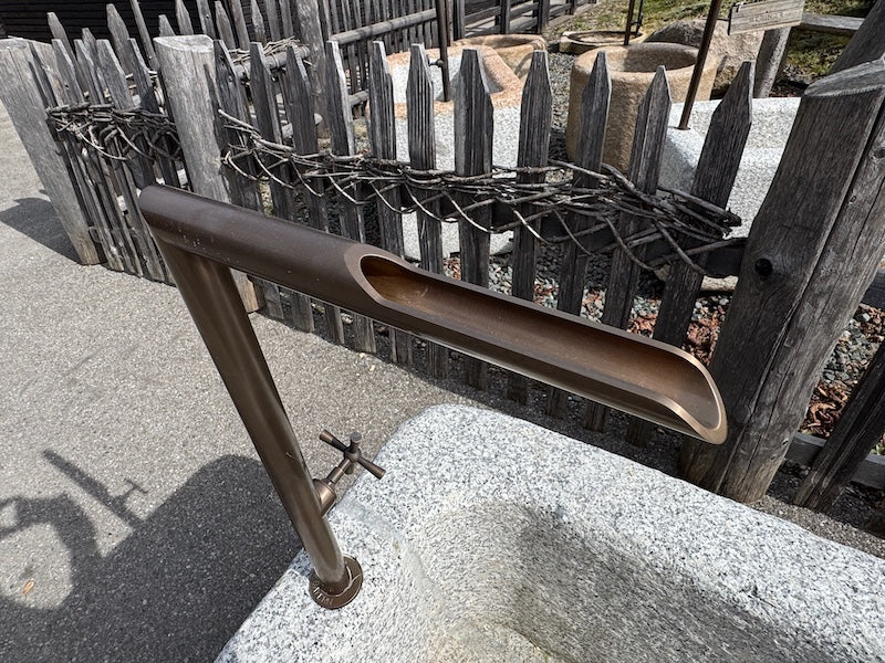 Granitbrunnen München Wasserauslauf