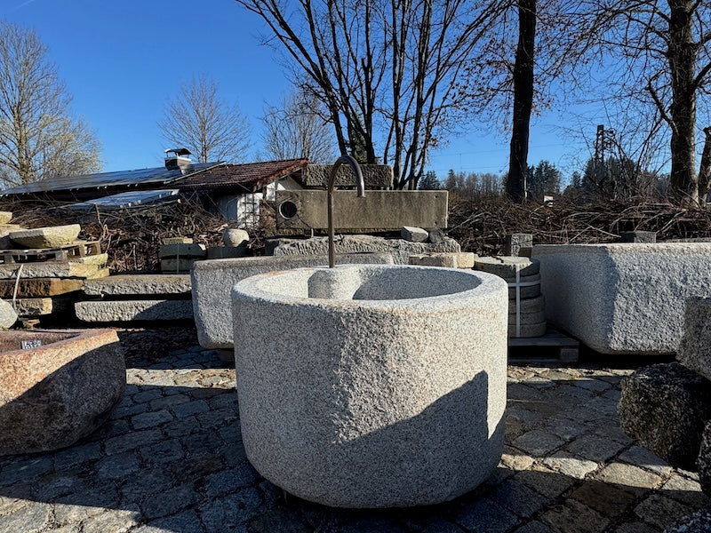 Granitoberfläche Brunnen Südtirol