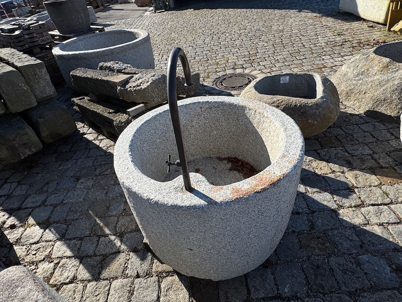 Granitbrunnen Südtirol Auslauf