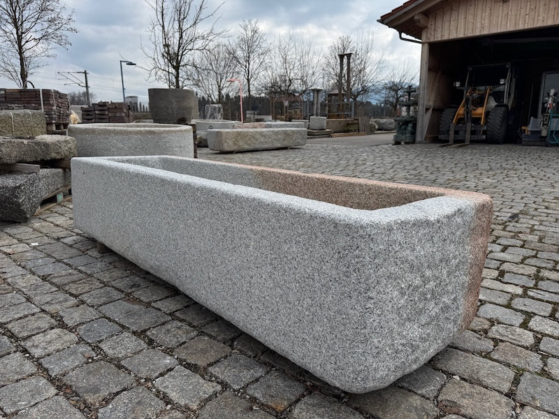 Brunnen Naturstein Einschlüsse