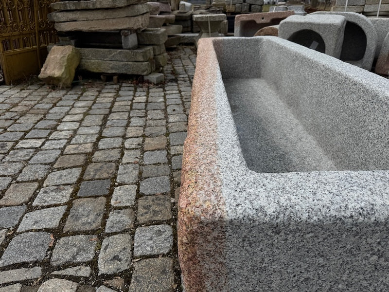 Brunnen Natursein Oberfläche gestockt