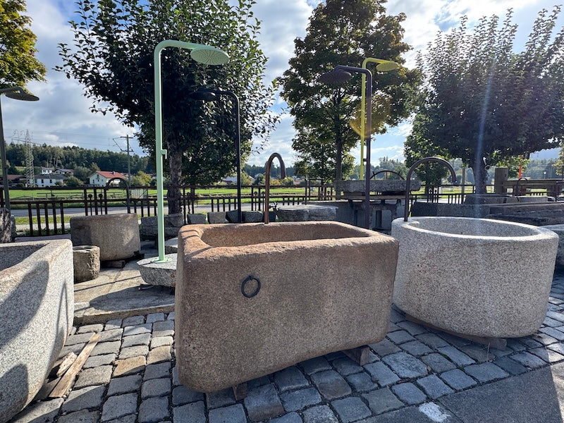 Gartenbrunnen Granit rechteckig Rost Optik mit Naturoberfläche