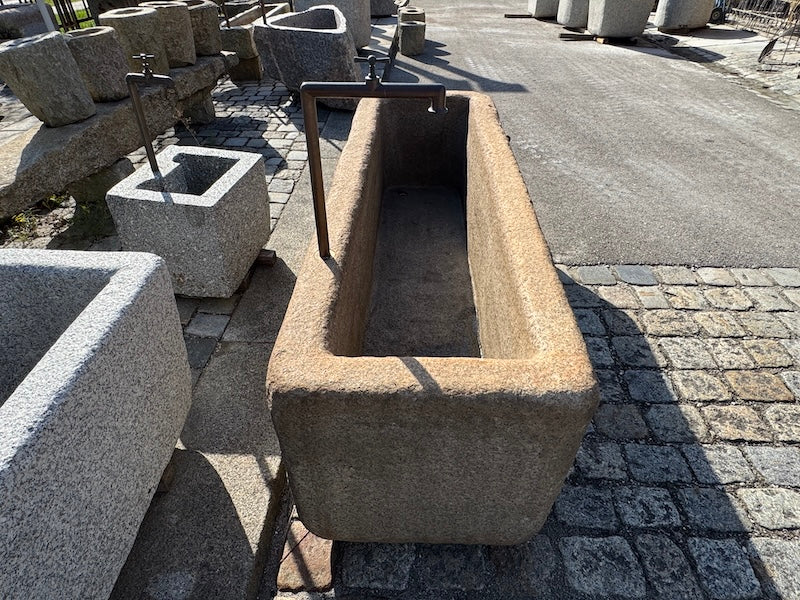Alter Gartenbrunnen Granit Rost Optik