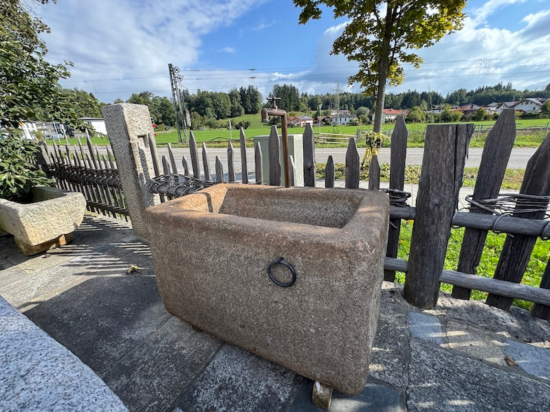 Steinbrunnen aus Bayern