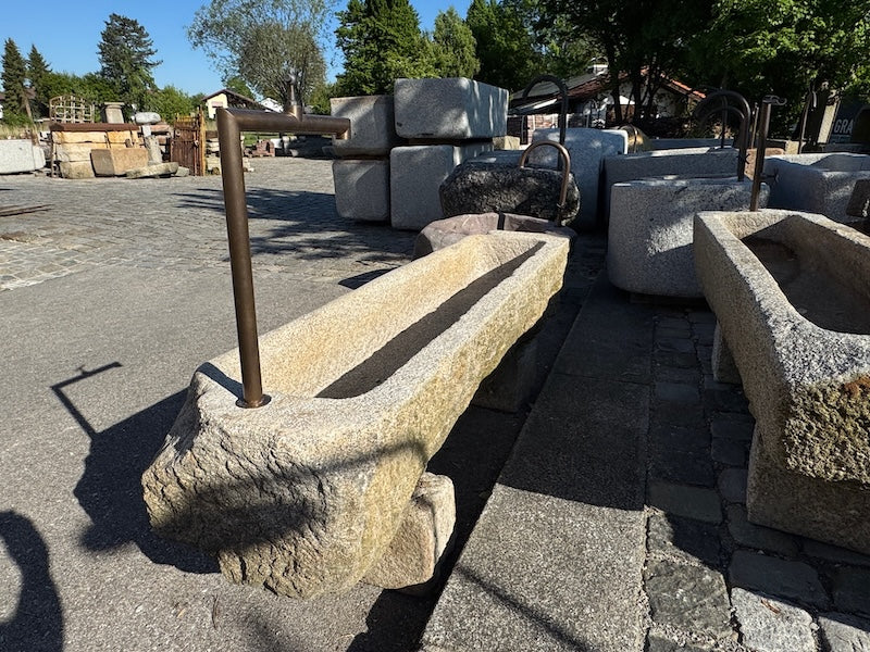 Alter Brunnen mit Wasserhahn