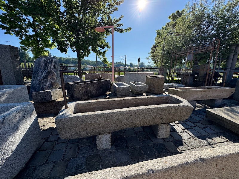 Steinbrunnen Unikat Seitenansicht