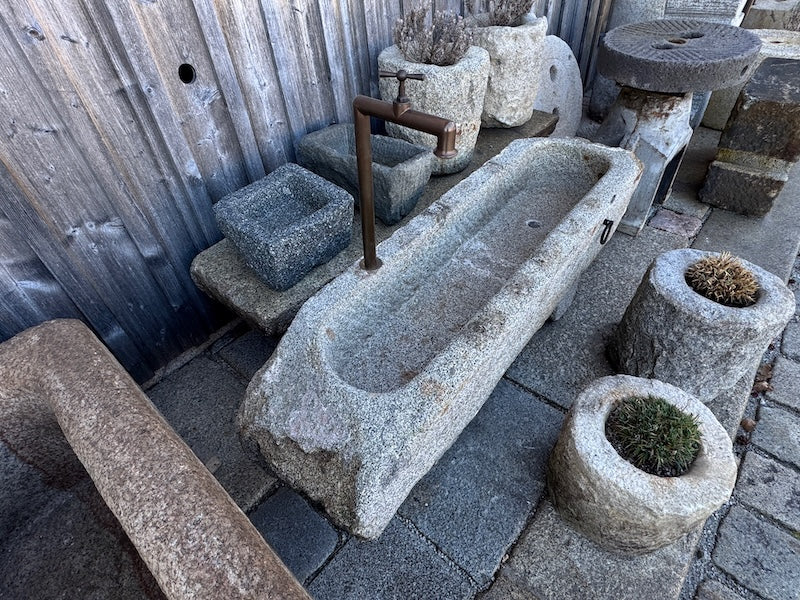 Steintrog Garten Vorderansicht