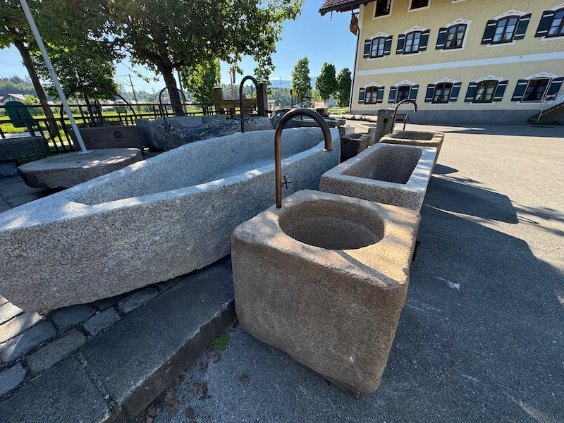 Granitbrunnen quadratisch