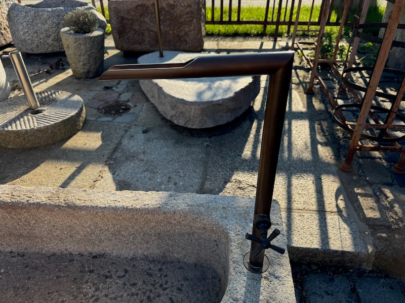 Stein Futtertrog Wassereinlauf