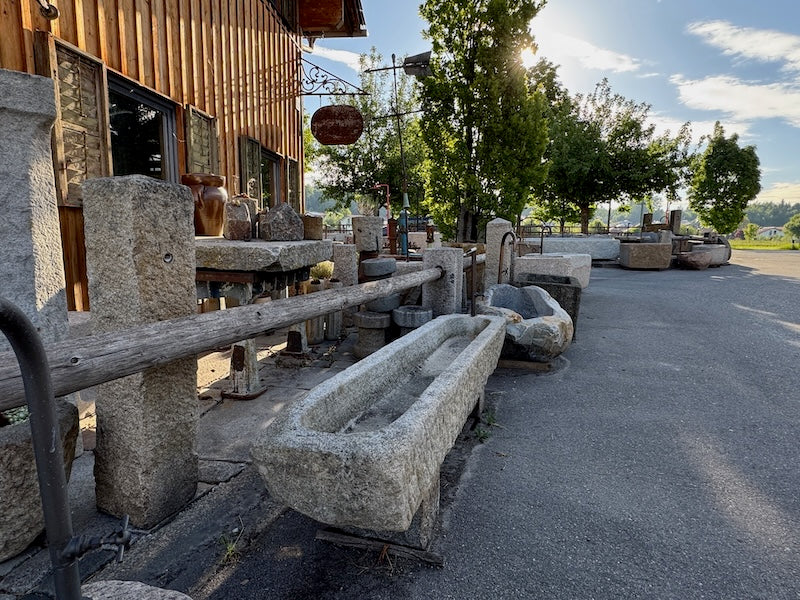 Granittrog Wasserauslauf