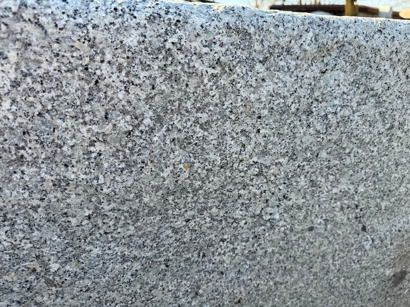 Granit Gartenbrunnen Oberfläche