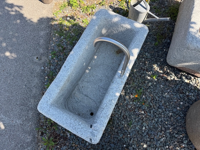 Granitbrunnen mit Wassereinlauf aus Bayern