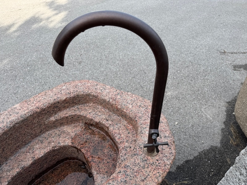 Granit Findling Brunnen