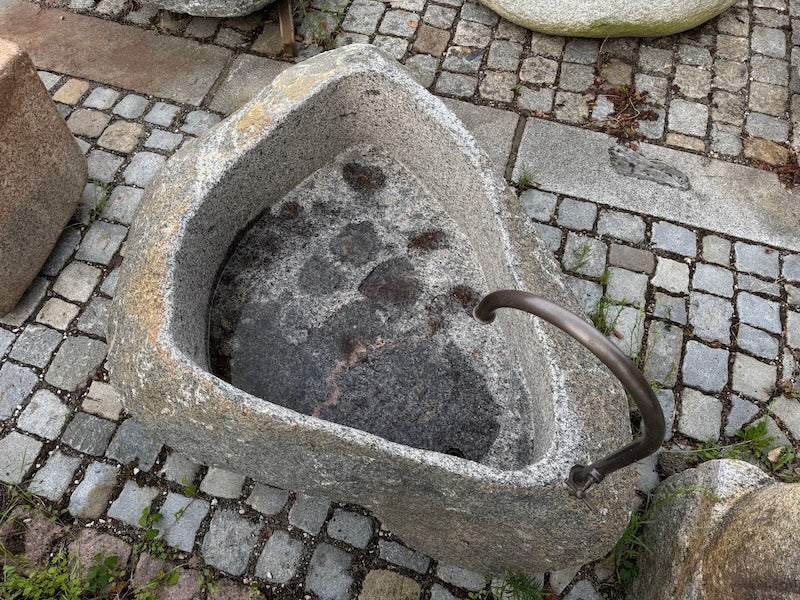 Naturstein Findling mit schöner Patina