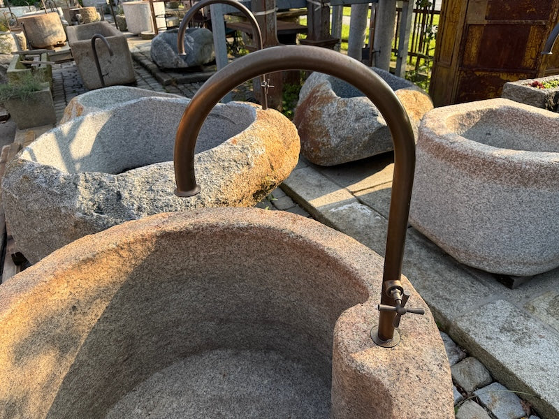 Steinbrunnen für den Garten