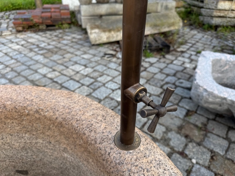 Natursteinbrunnen rund