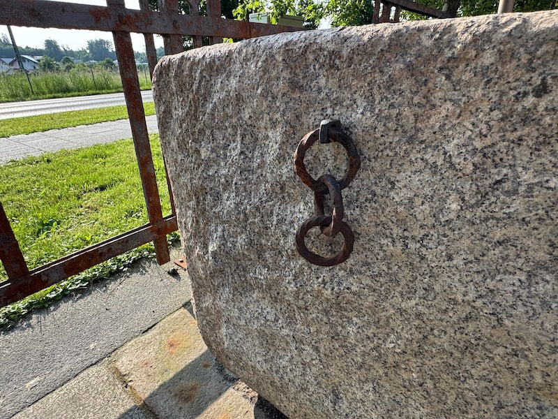 Steinbrunnen Berlin rot